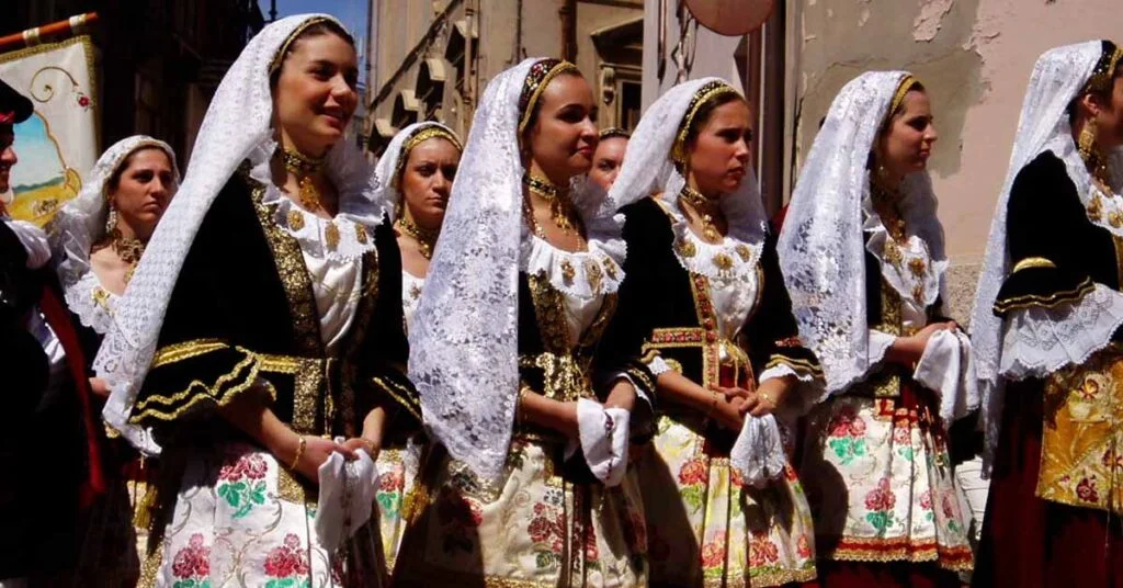 traditional italian clothing costume Italy